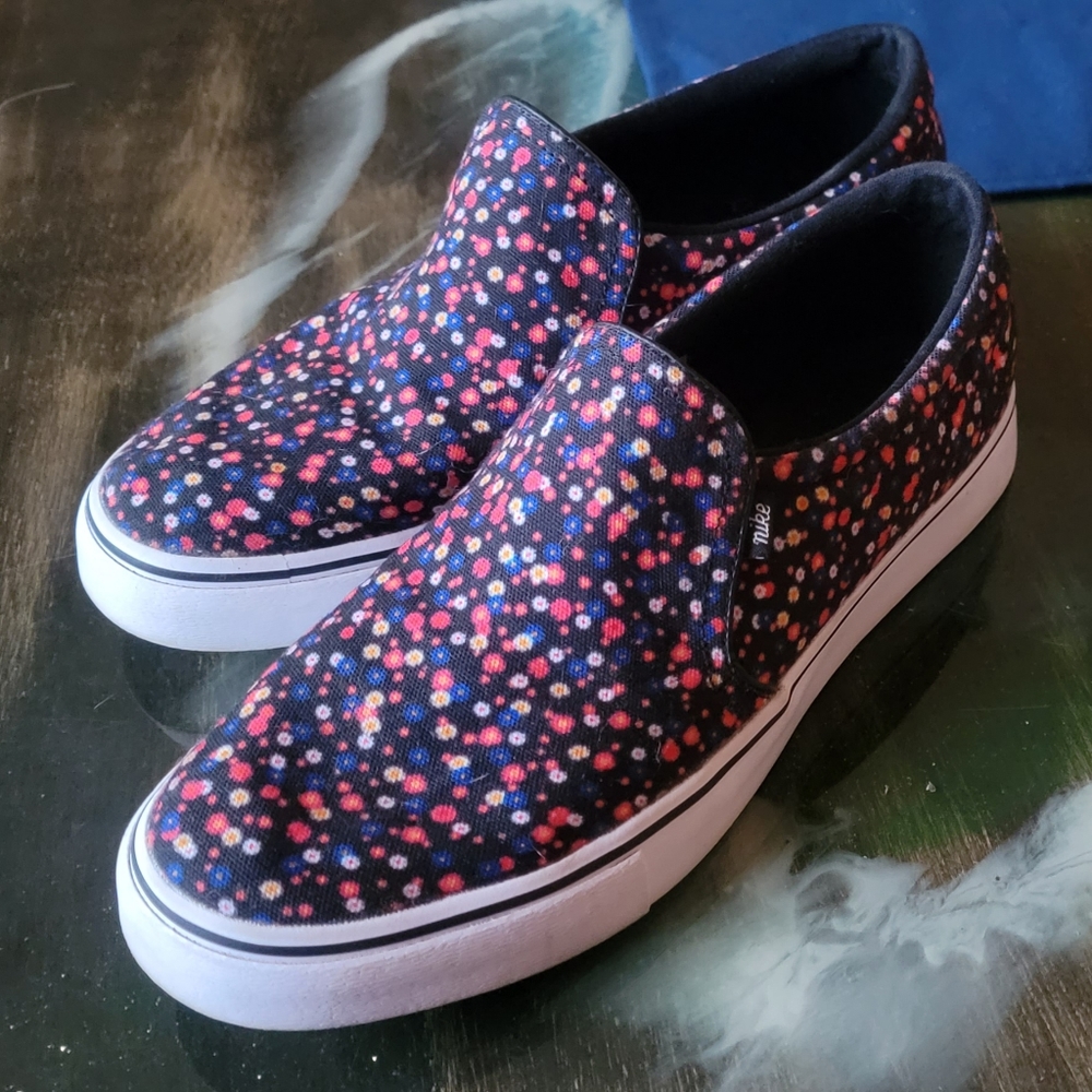 Nike Slip on 9.5 wmns